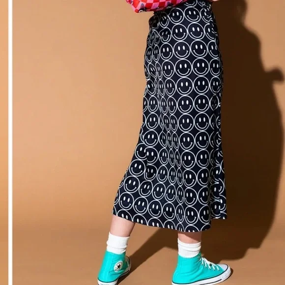 Dressed in Lala Smiley Face Midi Pencil Skirt Black and White Medium - Picture 4 of 8